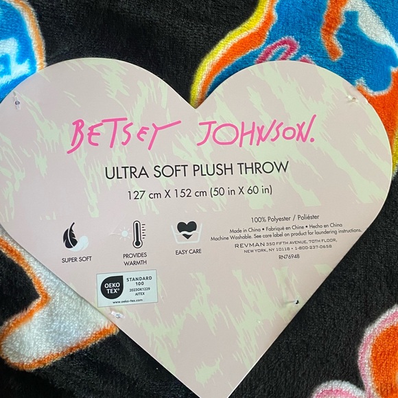 Betsey Johnson Dream Vacation Plush Throw Blanket NWT Maui NY LA St Barts Miami - Picture 10 of 10